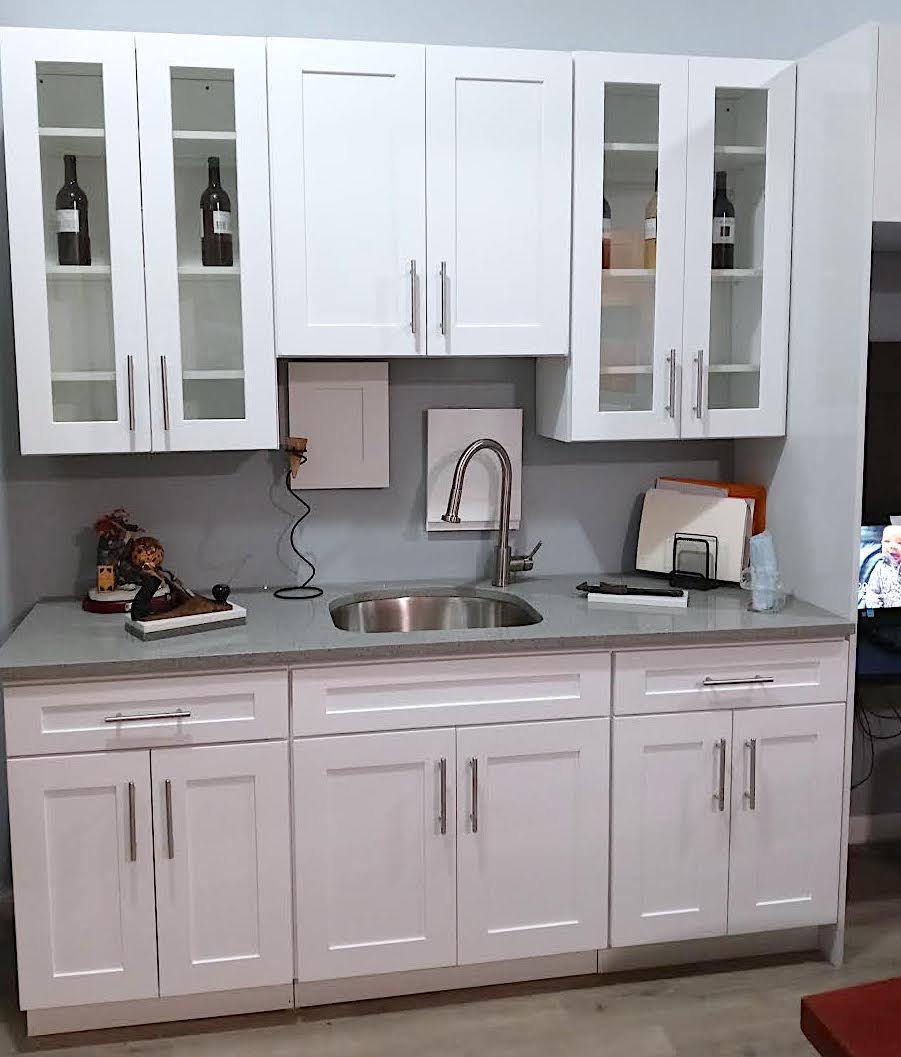 Projects of any size we welcome, whether it's one kitchen or many kitchens per project, we are here to service you, deliver, install and complete the job on time.